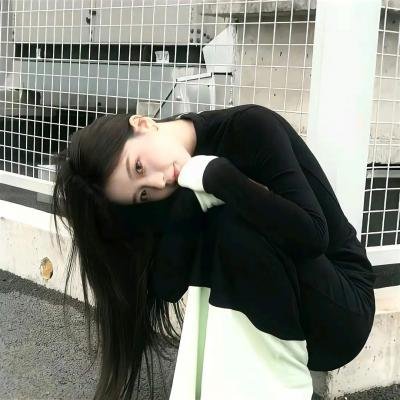 他从火光中走来